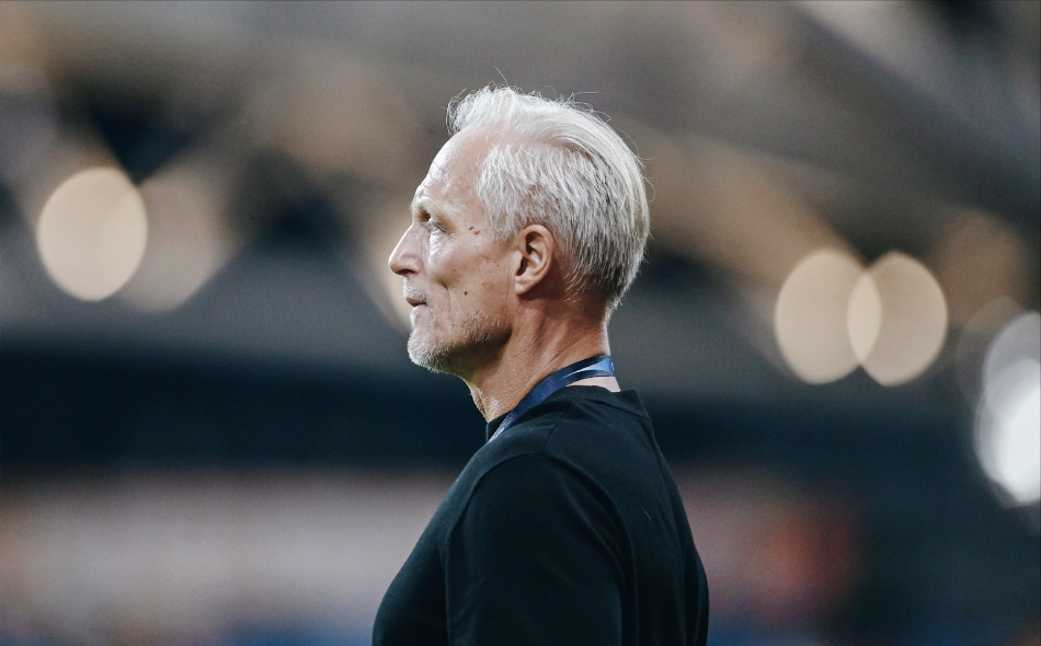 两队就展开, 对的对抗